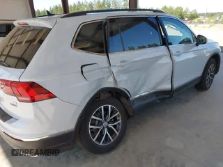 2018 Volkswagen Tiguan SEL z VIN 3VV2B7AX0JM197274, wystawiony jako IAAI lot #42392421 z przebiegiem 45 453 mil mil oraz . Historia ofert i sprzedaży dostępna na DreamBid. Obrazek 6.