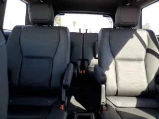 2024 Lexus GX 550 Luxury z VIN JTJVBCDX1R5009330, wystawiony jako Copart lot #74141324 z przebiegiem 3 202 mil mil oraz Szkoda całkowita • Salvage title. Historia ofert i sprzedaży dostępna na DreamBid. Obrazek 10.