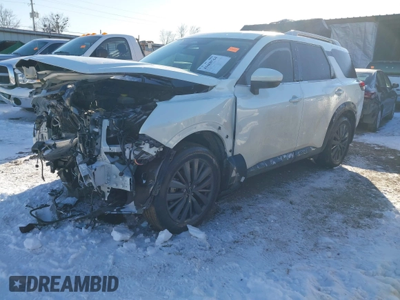 2024 Nissan Pathfinder SL z VIN 5N1DR3CD5RC275166, wystawiony jako IAAI lot #41608764 z przebiegiem 10 843 mil mil oraz . Historia ofert i sprzedaży dostępna na DreamBid. Obrazek 2.