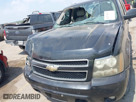 2008 Chevrolet Suburban 3LT z VIN 3GNFC16018G108883, wystawiony jako IAAI lot #42271973 z przebiegiem Nie podano mil oraz . Historia ofert i sprzedaży dostępna na DreamBid. Obrazek 6.