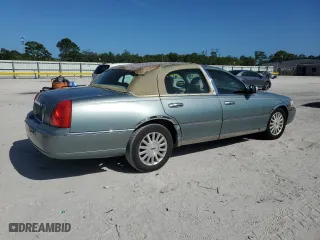 2004 Lincoln Town Car Signature with VIN 1LNHM81W64Y644937, listed as a Copart auction lot 50868815 with 189,886 mi miles and Salvage Title. Bid and sale history available at carsss.com. Image 3.