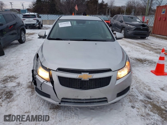 2014 Chevrolet Cruze 1LT z VIN 1G1PC5SB3E7224548, wystawiony jako IAAI lot #41318399 z przebiegiem 185 087 mil mil oraz . Historia ofert i sprzedaży dostępna na DreamBid. Obrazek 12.