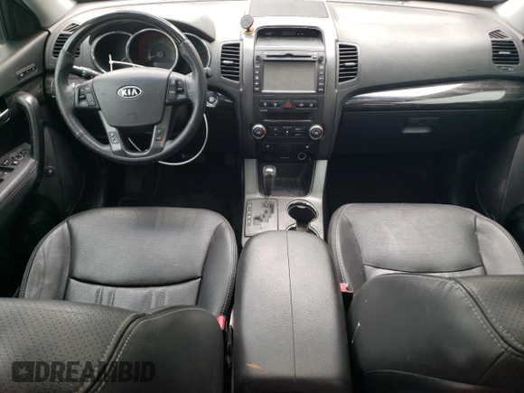 2013 Kia Sorento SX z VIN 5XYKWDA20DG412272, wystawiony jako Copart lot #60263145 z przebiegiem Nie podano mil oraz Czysty tytuł • Clean title. Historia ofert i sprzedaży dostępna na DreamBid. Obrazek 8.