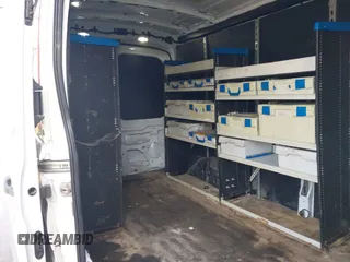 2020 Ford Transit Cargo z VIN 1FTBR2C86LKB45614, wystawiony jako IAAI lot #41665561 z przebiegiem 50 727 mil mil oraz . Historia ofert i sprzedaży dostępna na DreamBid. Obrazek 8.