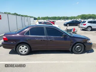 1998 Honda Accord EX z VIN 1HGCG1658WA042017, wystawiony jako IAAI lot #42263347 z przebiegiem 109 364 mil mil oraz . Historia ofert i sprzedaży dostępna na DreamBid. Obrazek 13.