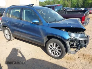 2017 Volkswagen Tiguan S z VIN WVGAV7AX6HK048818, wystawiony jako IAAI lot #42065131 z przebiegiem 72 678 mil mil oraz . Historia ofert i sprzedaży dostępna na DreamBid. Obrazek 1.