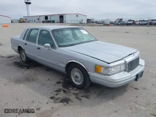 1994 Lincoln Town Car Signature with VIN 1LNLM82W4RY783450, listed as a IAAI auction lot 41858575 with 183,789 mi miles. Bid and sale history available at carsss.com. Image 1.