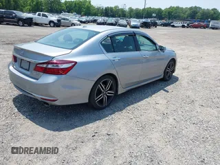 2017 Honda Accord Touring z VIN 1HGCR3F96HA001865, wystawiony jako IAAI lot #42424296 z przebiegiem 170 567 mil mil oraz . Historia ofert i sprzedaży dostępna na DreamBid. Obrazek 4.