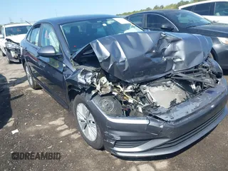 2020 Volkswagen Jetta S z VIN 3VWCB7BU3LM066945, wystawiony jako IAAI lot #41930177 z przebiegiem 95 875 mil mil oraz . Historia ofert i sprzedaży dostępna na DreamBid. Obrazek 1.