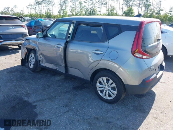 2022 Kia Soul LX with VIN KNDJ23AU3N7836692, listed as a IAAI auction lot 42066829 with 7,868 mi miles. Bid and sale history available at carsss.com. Image 3.