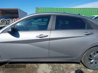 2024 Hyundai Elantra SEL z VIN KMHLM4DG8RU659817, wystawiony jako IAAI lot #41875167 z przebiegiem 31 674 mil mil oraz . Historia ofert i sprzedaży dostępna na DreamBid. Obrazek 14.