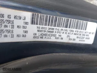 2004 Jeep Grand Cherokee Laredo with VIN 1J4GX48S14C324581, listed as a IAAI auction lot 41717938 with 213,178 mi miles. Bid and sale history available at carsss.com. Image 9.