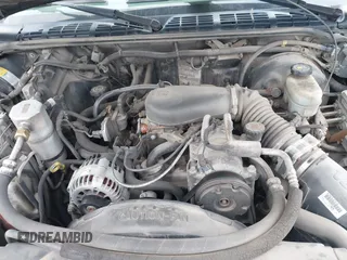 2002 Chevrolet S-10 LS with VIN 1GCCS19W028104982, listed as a IAAI auction lot 42017925 with 114,564 mi miles. Bid and sale history available at carsss.com. Image 10.