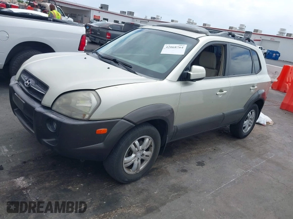 2006 Hyundai Tucson GLS with VIN KM8JN12DX6U375368, listed as a IAAI auction lot 42068764 with 136,352 mi miles. Bid and sale history available at carsss.com. Image 2.