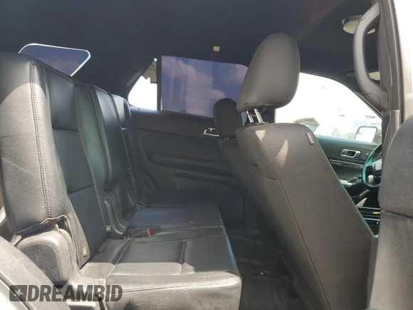2016 Ford Police Interceptor Utility z VIN 1FM5K8AR4GGA08224, wystawiony jako Copart lot #56862745 z przebiegiem 122 780 mil mil oraz Tytuł czysty. Historia ofert i sprzedaży dostępna na DreamBid. Obrazek 10.