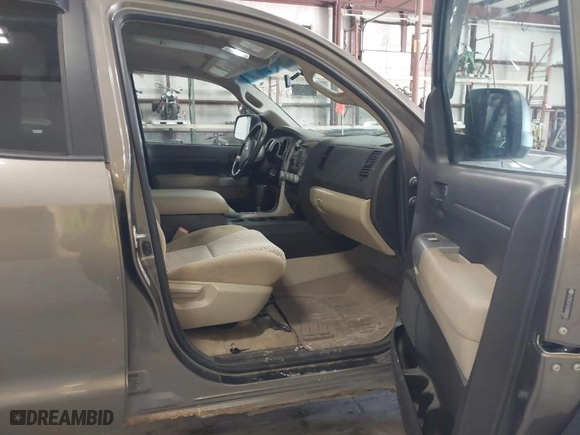 2007 Toyota Tundra SR5 with VIN 5TFBT54137X006800, listed as a IAAI auction lot 42061641 with 186,139 mi miles. Bid and sale history available at carsss.com. Image 5.