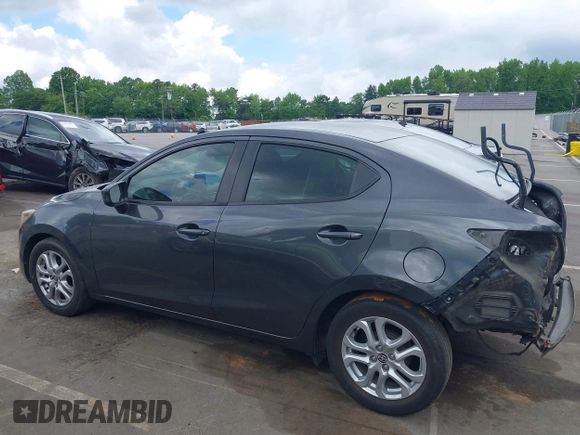 2016 Scion iA z VIN 3MYDLBZV5GY133972, wystawiony jako IAAI lot #42260164 z przebiegiem 156 981 mil mil oraz . Historia ofert i sprzedaży dostępna na DreamBid. Obrazek 15.