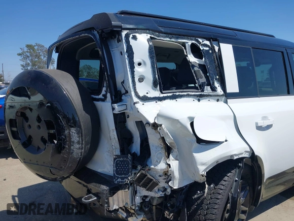 2024 Land Rover Defender X-Dynamic SE with VIN SALE27EU5R2352344, listed as a IAAI auction lot 42314350 with 12,517 mi miles and . Bid and sale history available at DreamBid. Image 6.