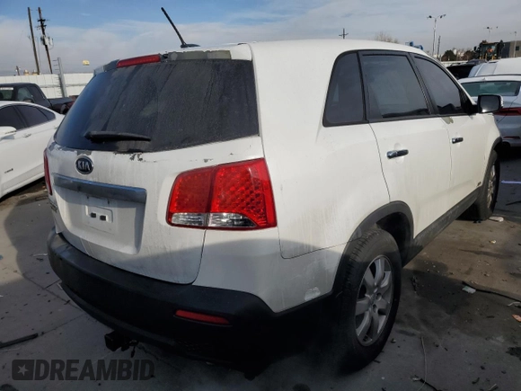 2013 Kia Sorento LX z VIN 5XYKTCA66DG423668, wystawiony jako Copart lot #43718905 z przebiegiem 201 892 mil mil oraz Szkoda całkowita • Salvage title. Historia ofert i sprzedaży dostępna na DreamBid. Obrazek 3.