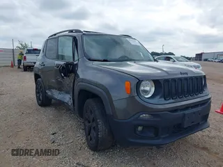 2017 Jeep Renegade Latitude z VIN ZACCJBBB5HPE59972, wystawiony jako IAAI lot #40132369 z przebiegiem 121 679 mil mil oraz . Historia ofert i sprzedaży dostępna na DreamBid. Obrazek 1.