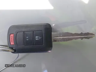 2018 Mitsubishi Outlander ES z VIN JA4AP3AU7JZ001723, wystawiony jako IAAI lot #41945205 z przebiegiem 112 570 mil mil oraz . Historia ofert i sprzedaży dostępna na DreamBid. Obrazek 11.