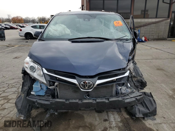 2020 Toyota Sienna LE z VIN 5TDJZ3DC2LS246596, wystawiony jako Copart lot #82495544 z przebiegiem Nie podano mil oraz Szkoda całkowita • Salvage title. Historia ofert i sprzedaży dostępna na DreamBid. Obrazek 5.
