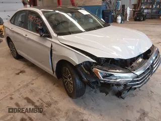 2019 Volkswagen Jetta S z VIN 3VWC57BU8KM094858, wystawiony jako IAAI lot #42179756 z przebiegiem 122 425 mil mil oraz . Historia ofert i sprzedaży dostępna na DreamBid. Obrazek 1.