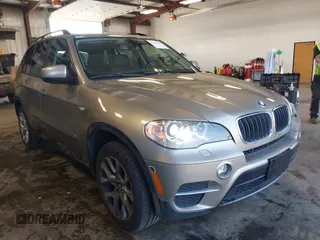2012 BMW X5 35i z VIN 5UXZV4C59CL992065, wystawiony jako IAAI lot #42111395 z przebiegiem 112 672 mil mil oraz . Historia ofert i sprzedaży dostępna na DreamBid. Obrazek 1.