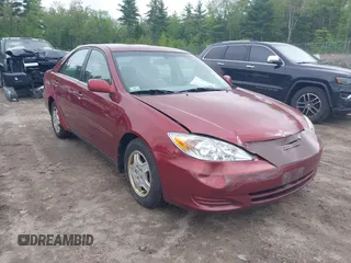 2003 Toyota Camry LE z VIN 4T1BF32K63U050174, wystawiony jako IAAI lot #42260843 z przebiegiem 210 486 mil mil oraz . Historia ofert i sprzedaży dostępna na DreamBid. Obrazek 6.