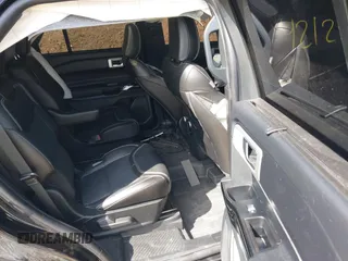 2023 Ford Explorer ST z VIN 1FM5K8GC7PGA12321, wystawiony jako IAAI lot #42125721 z przebiegiem 27 856 mil mil oraz . Historia ofert i sprzedaży dostępna na DreamBid. Obrazek 8.