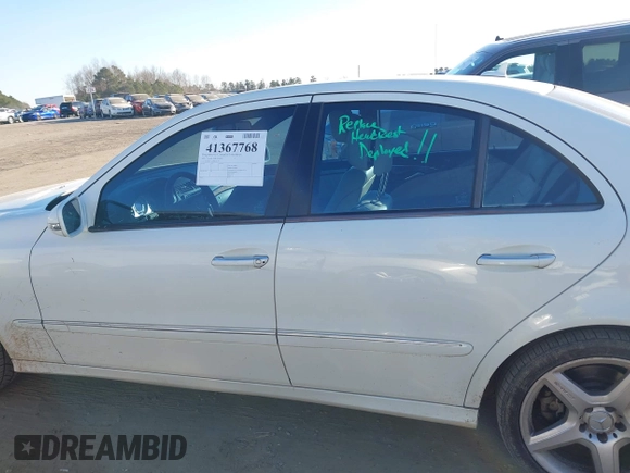 2009 Mercedes-Benz E-Class Sport 5.5L with VIN WDBUF72X49B394394, listed as a IAAI auction lot 41367768 with 247,533 mi miles. Bid and sale history available at carsss.com. Image 14.