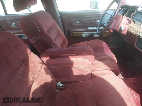 1990 Mercury Grand Marquis z VIN 2MECM74F9LX614526, wystawiony jako IAAI lot #42068697 z przebiegiem 4 875 mil mil oraz . Historia ofert i sprzedaży dostępna na DreamBid. Obrazek 5.