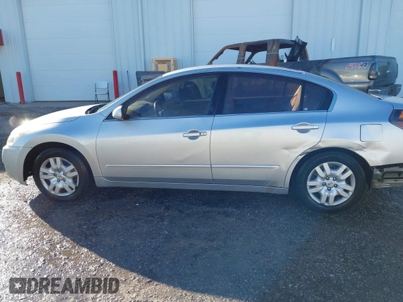 2009 Nissan Altima 2.5 SL with VIN 1N4AL21E89N469084, listed as a IAAI auction lot 41278967 with 246,149 mi miles. Bid and sale history available at carsss.com. Image 14.
