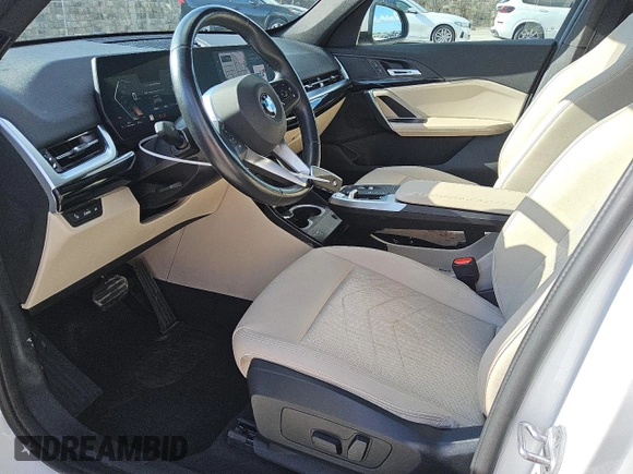2023 BMW X1 xDrive28i with VIN WBX73EF02P5X84109, listed as a Copart auction lot 57438595 with 25,421 mi miles and Clean title. Bid and sale history available at DreamBid. Image 7.