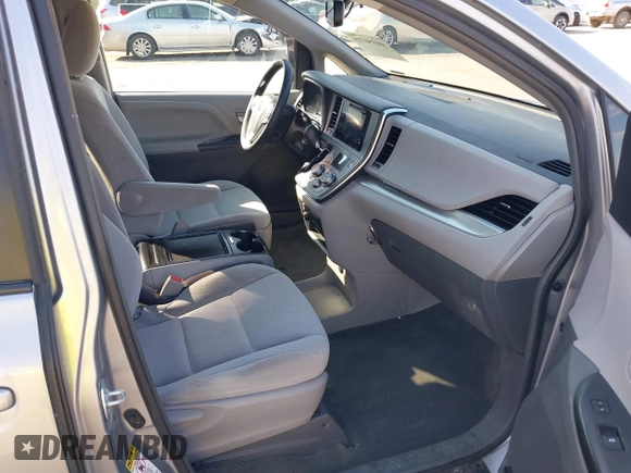 2017 Toyota Sienna LE Auto Access Seat with VIN 5TDKZ3DC4HS773762, listed as a IAAI auction lot 40350728 with 86,271 mi miles and . Bid and sale history available at DreamBid. Image 5.