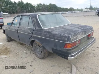1985 Mercedes-Benz 300 with VIN WDBAB33CXFA262258, listed as a IAAI auction lot 42134635 with 169,197 mi miles and . Bid and sale history available at DreamBid. Image 3.