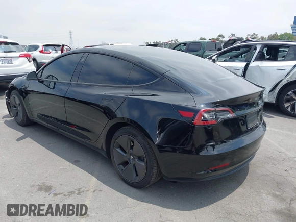 2023 Tesla Model 3 z VIN 5YJ3E1EAXPF604916, wystawiony jako IAAI lot #42461640 z przebiegiem 28 123 mil mil oraz . Historia ofert i sprzedaży dostępna na DreamBid. Obrazek 3.