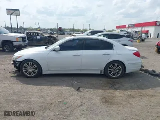 2014 Hyundai Genesis 3.8L with VIN KMHGC4DD4EU265736, listed as a IAAI auction lot 41893568 with 186,905 mi miles. Bid and sale history available at carsss.com. Image 15.