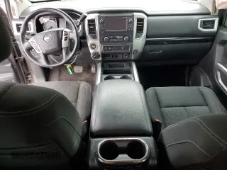 2017 Nissan Titan Platinum Reserve z VIN 1N6BA1F48HN513661, wystawiony jako Copart lot #53576075 z przebiegiem 93 430 mil mil oraz Szkoda całkowita • Salvage title. Historia ofert i sprzedaży dostępna na DreamBid. Obrazek 8.