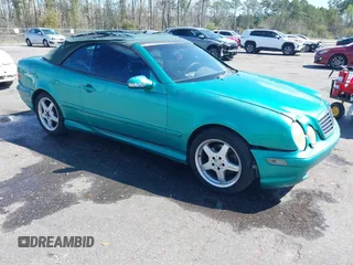 2002 Mercedes-Benz CLK 320/430 z VIN WDBLK70G32T097028, wystawiony jako IAAI lot #41738063 z przebiegiem 199 369 mil mil oraz . Historia ofert i sprzedaży dostępna na DreamBid. Obrazek 1.
