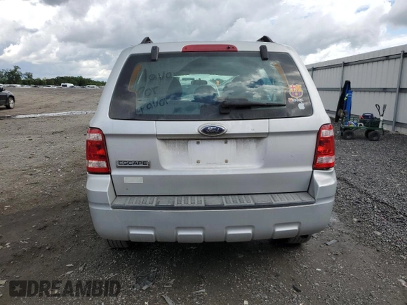 2008 Ford Escape XLS z VIN 1FMCU02Z88KB09430, wystawiony jako Copart lot #58158645 z przebiegiem 216 763 mil mil oraz Czysty tytuł • Clean title. Historia ofert i sprzedaży dostępna na DreamBid. Obrazek 6.