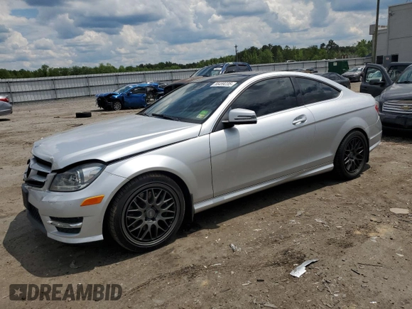 2013 Mercedes-Benz C 350 с VIN WDDGJ5HB5DG151711, выставлен на аукционе Copart как лот 56459235 с пробегом 67 714 миль миль и Списание • Salvage title. История ставок и продаж доступна на DreamBid. Изображение 1.
