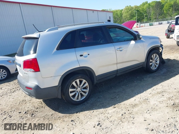2011 Kia Sorento EX with VIN 5XYKU4A28BG070279, listed as a IAAI auction lot 41960555 with 1 mi miles. Bid and sale history available at carsss.com. Image 4.