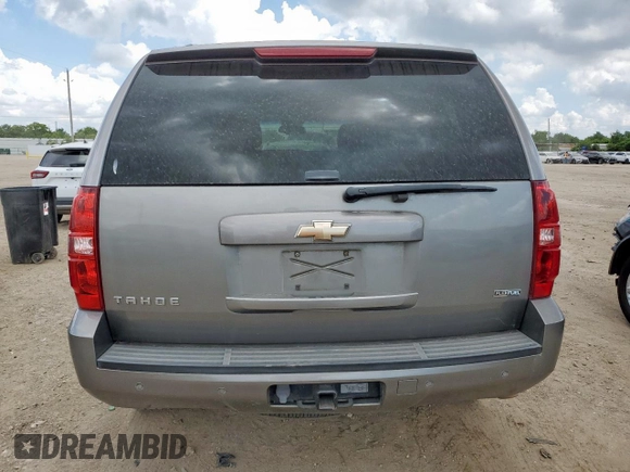 2008 Chevrolet Tahoe 3LT z VIN 1GNFC13008R275028, wystawiony jako Copart lot #62083755 z przebiegiem 196 299 mil mil oraz Czysty tytuł • Clean title. Historia ofert i sprzedaży dostępna na DreamBid. Obrazek 6.