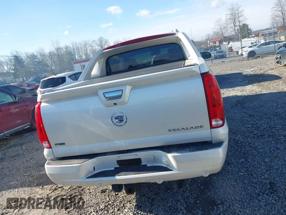 2011 Cadillac Escalade EXT Luxury with VIN 3GYT4MEF3BG221610, listed as a IAAI auction lot 40902182 with 81,580 mi miles. Bid and sale history available at carsss.com. Image 17.