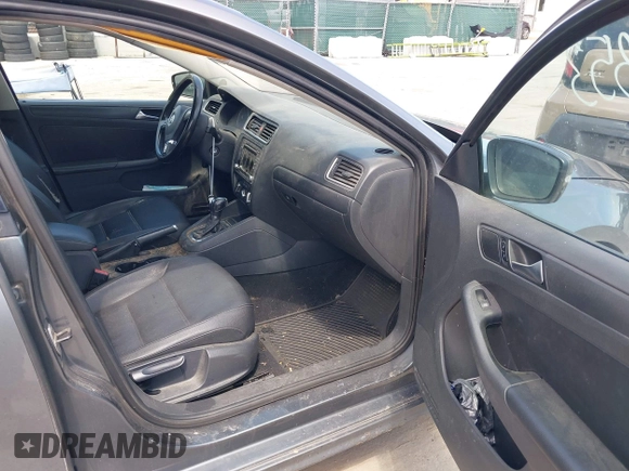 2012 Volkswagen Jetta SE z VIN 3VWDP7AJ4CM323219, wystawiony jako IAAI lot #42290353 z przebiegiem 313 663 mil mil oraz . Historia ofert i sprzedaży dostępna na DreamBid. Obrazek 5.