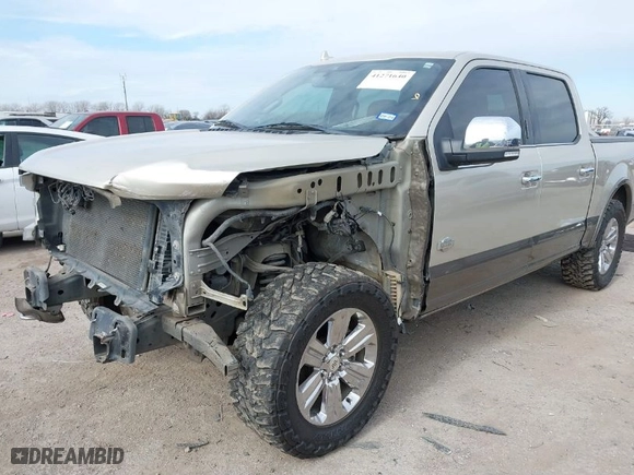 2018 Ford F-150 XL with VIN 1FTEW1E58JFB43615, listed as a IAAI auction lot 41271640 with 121,891 mi miles. Bid and sale history available at carsss.com. Image 6.