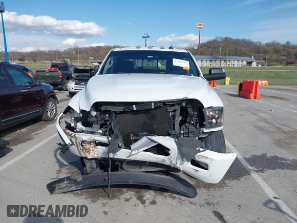 2018 Ram 2500 Big Horn z VIN 3C6UR5ML1JG177542, wystawiony jako IAAI lot #41850767 z przebiegiem 81 253 mil mil oraz . Historia ofert i sprzedaży dostępna na DreamBid. Obrazek 13.