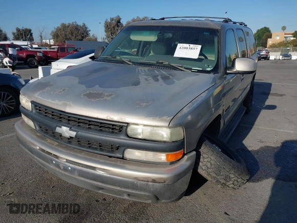 2000 Chevrolet Suburban LS with VIN 3GNEC16T3YG164300, listed as a IAAI auction lot 42003857 with 204,721 mi miles. Bid and sale history available at carsss.com. Image 2.