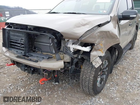 2024 Nissan Titan Pro-4X z VIN 1N6AA1ED0RN114614, wystawiony jako IAAI lot #41548196 z przebiegiem 3 405 mil mil oraz . Historia ofert i sprzedaży dostępna na DreamBid. Obrazek 6.